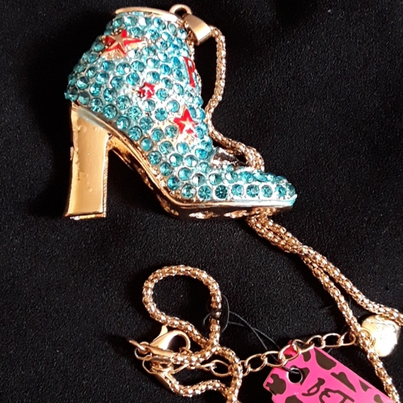 CRYSTAL BOOT NECKLACE - Picture 7 of 7